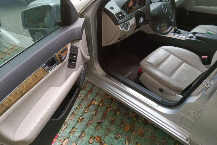 Used Mercedes-Benz C-Class 2010 C 200 CGI Fashion Model Driver Seat