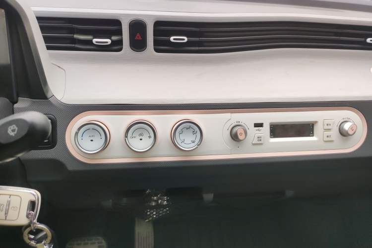 Used Wuling Hongguang MINIEV 2021 Macaron Premium Model – Lithium Iron Phosphate Audio And AC Panel