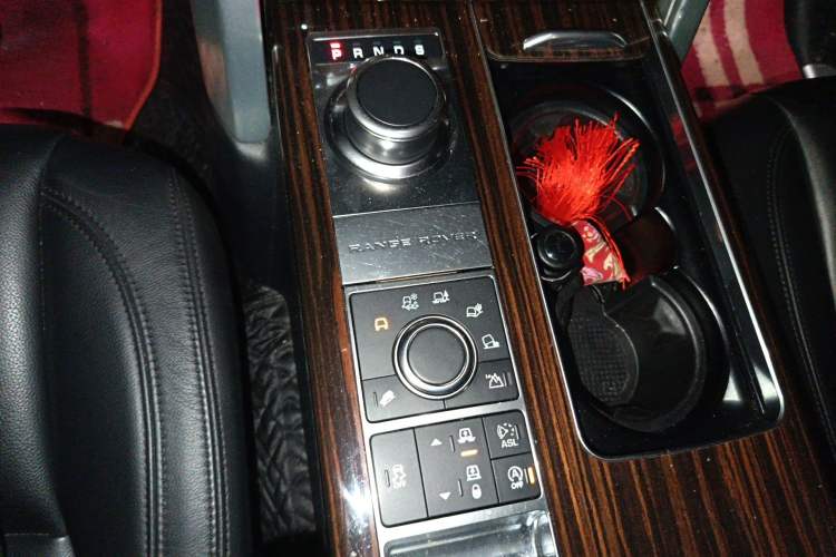 Used Land Rover Range Vogue 2015 3.0 V6 U.S.-Spec Executive Edition Gear Lever