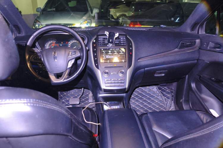 Used Lincoln MKC 2019 2.0T Two-Wheel Drive Luxury Edition China VI Standard Center Console