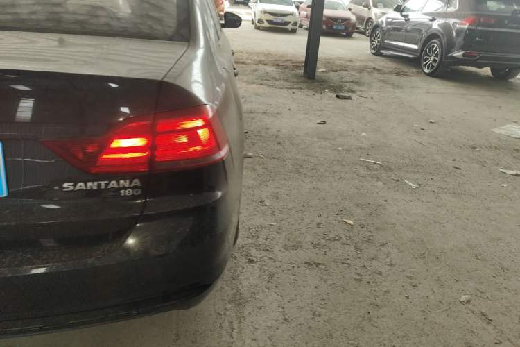 Used Volkswagen Santana 2016 1.6L Automatic Fashion Edition Right Rear Taillight