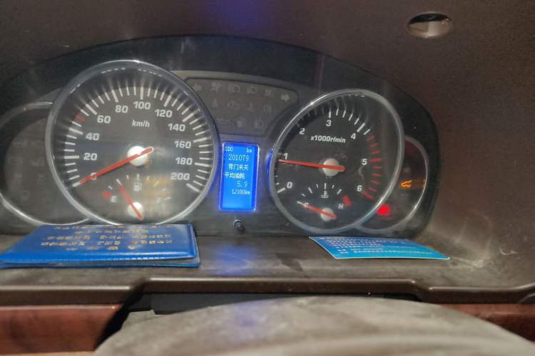 Used Huatai Boliger 2014 2.0T Manual Two-Wheel Drive Smart & Quiet Edition Odometer Close Up