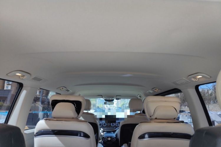 Used Mercedes-Benz Vito 2023 2.0T Elite Version 7 Seats Headliner