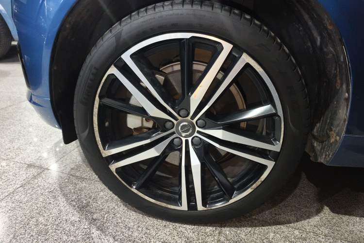 Used Volvo XC60 New Energy 2019 T8 E-Drive Hybrid Intelligent Luxury Sport Edition China VI
