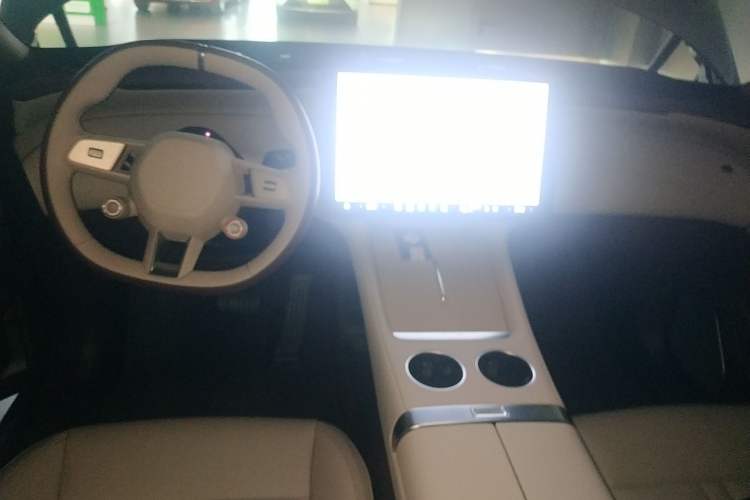 Used Xiaomi Auto YU7 2025 Ultra-Long Range Rear-Wheel Drive Version Center Console