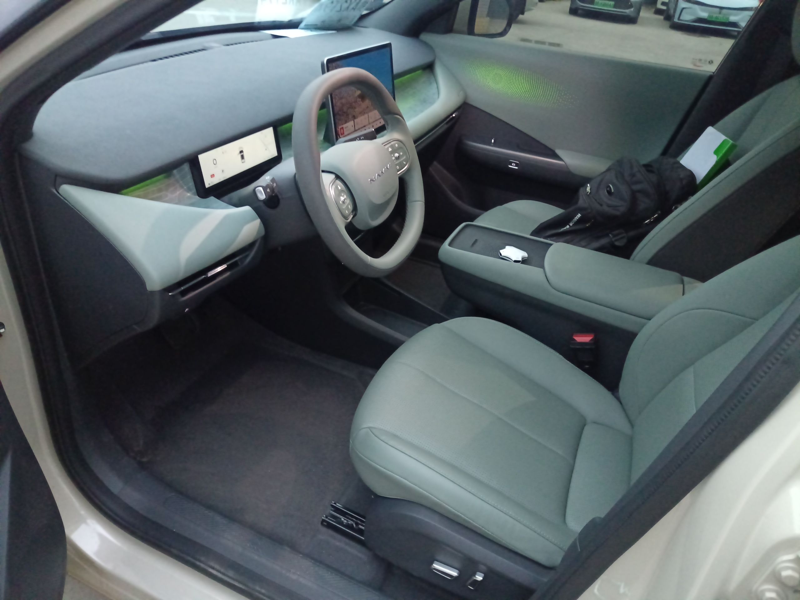 Переднее сиденье в автомобиле