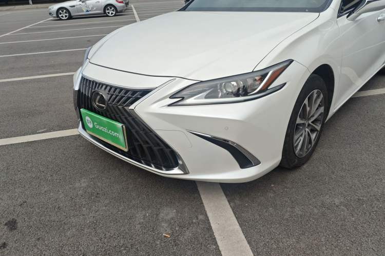 Used Lexus ES 2023 200 Excellence Edition
