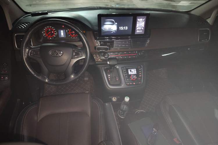 Used SAIC MAXUS G10 2016 2.0T Automatic Luxury Executive Edition Center Console