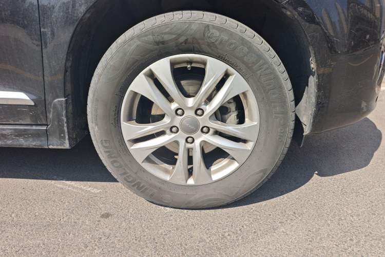 Used Haval H6 2013 Upgraded Model 2.4L Automatic Two-Wheel Drive Elite Version