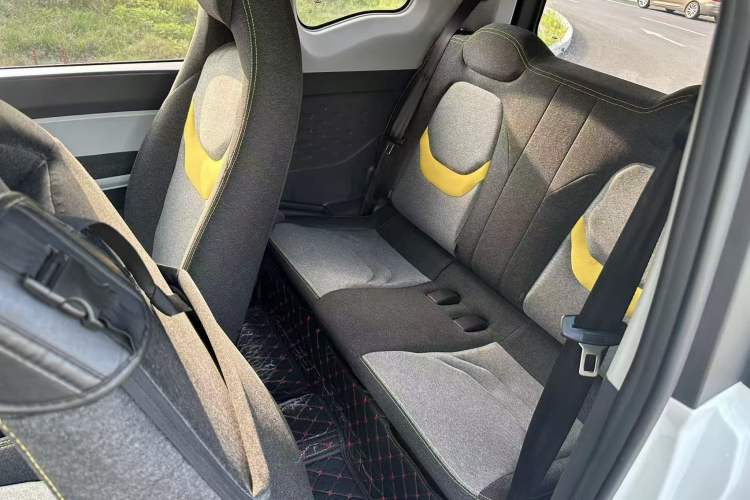 Used Chery QQ Ice Cream 2023 120km Ice Cream-Type Lithium Iron Phosphate Left Rear Seat