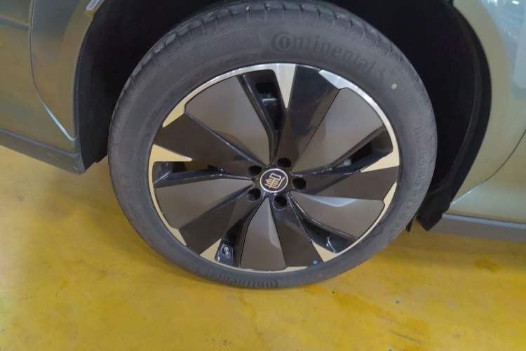 Used BYD Tang L 2025 DM 175KM Drone Player Edition