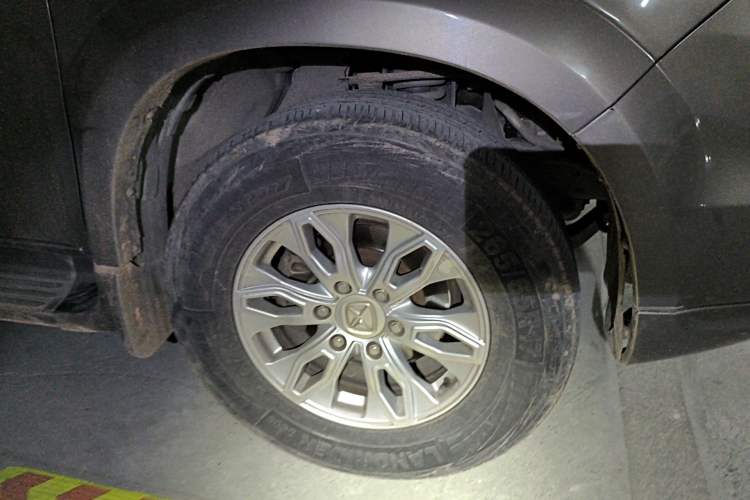 Used JMC Yusheng S350 2013 2.4T Automatic 2WD Diesel Luxury Edition 5 Seats Right Front Wheel Hub