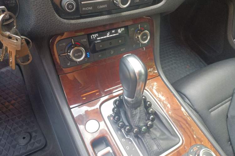 Used Volkswagen Touareg 2011 3.0 TDI Diesel Luxury Model
