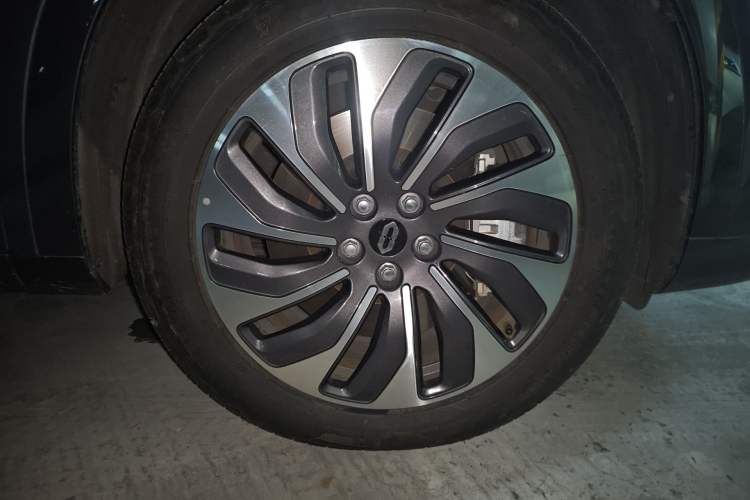 Used Hima AITO M7 2024 1.5T Intelligent Driving Rear-Drive Max Edition 6 Seats Right Front Wheel Hub