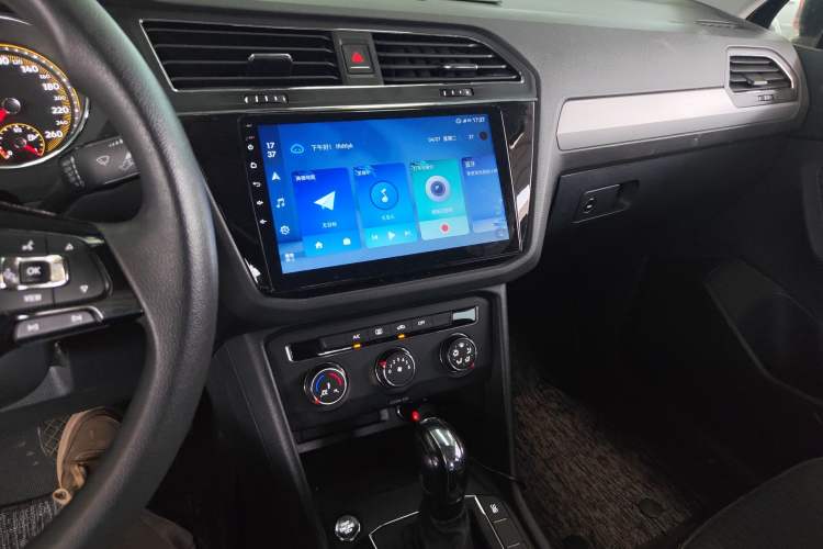 Used Volkswagen Tiguan L 2021 280TSI Automatic Two-Wheel Drive Smart Edition Audio And AC Panel