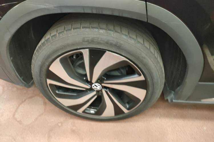 Used Volkswagen ID.6 CROZZ 2022 Standard Range PURE Edition Right Rear Wheel Hub