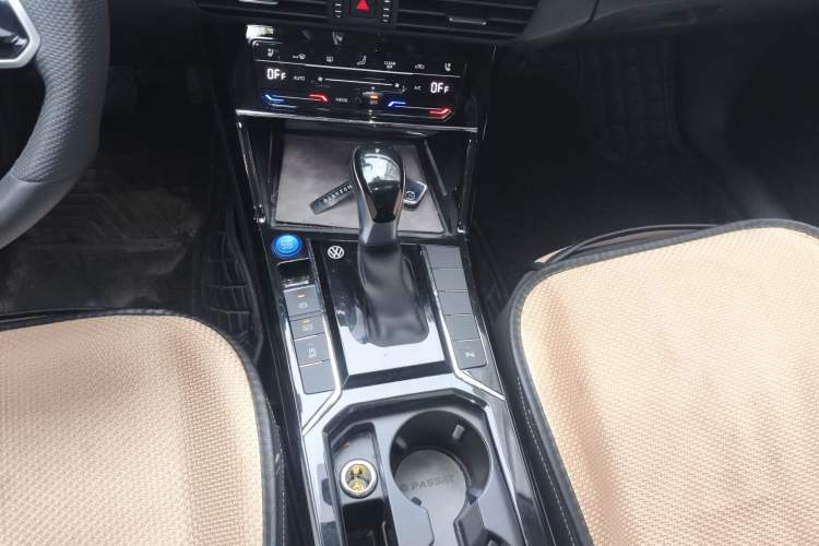 Used Volkswagen Passat 2024 330TSI Starry Elite Edition Gear Lever