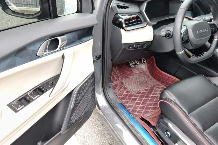 Used Lynk & Co 06 2021 1.5T Shero Pink Special Edition Driver Seat