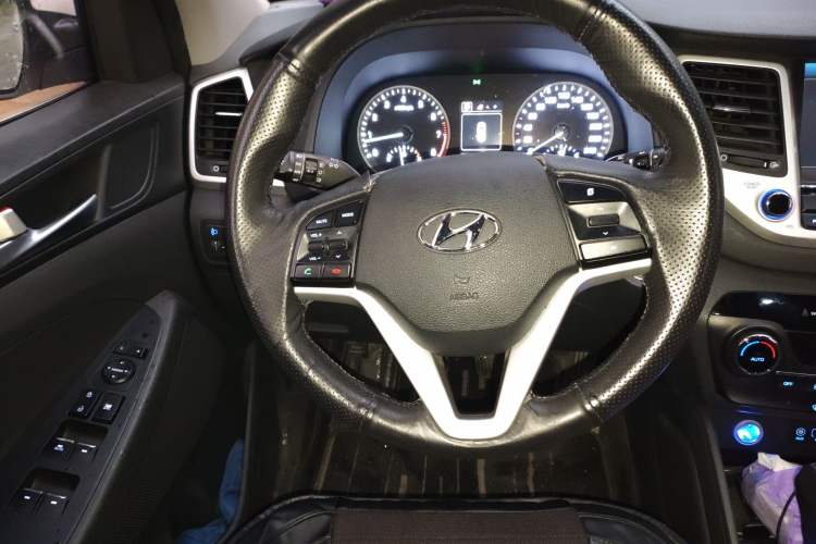 Used Hyundai Tucson 2018 1.6T Dual-Clutch Two-Wheel Drive 15th Anniversary Special Edition Steering Wheel