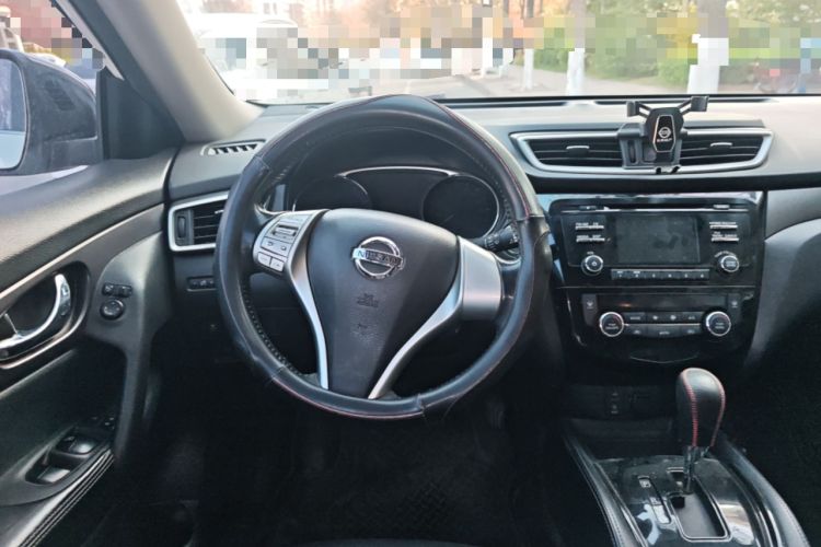 Used Nissan X-Trail 2015 2.0L CVT Comfort MAX Edition 2WD Steering Wheel