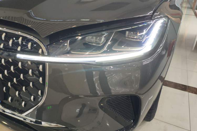 Used Lincoln Corsair 2023 2.0T Two-Wheel-Drive Luxury Edition Left Front Headlight