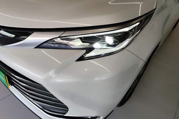 Used Toyota Sienna 2024 2.5L Hybrid Four-Wheel Drive Prestige Edition
