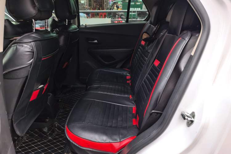 Used Chevrolet Trax 2016 1.4T Automatic Two-Wheel Drive Comfort Version with Sunroof Left Rear Seat