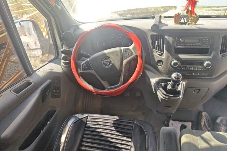 Used Foton Toano 2024 Tuyano Pro Multi-Function 2.0T Manual Rear-Drive Long Wheelbase Mid-Roof Design Single Rear Tire—Available in 5/6/7/9-Seater Configurations