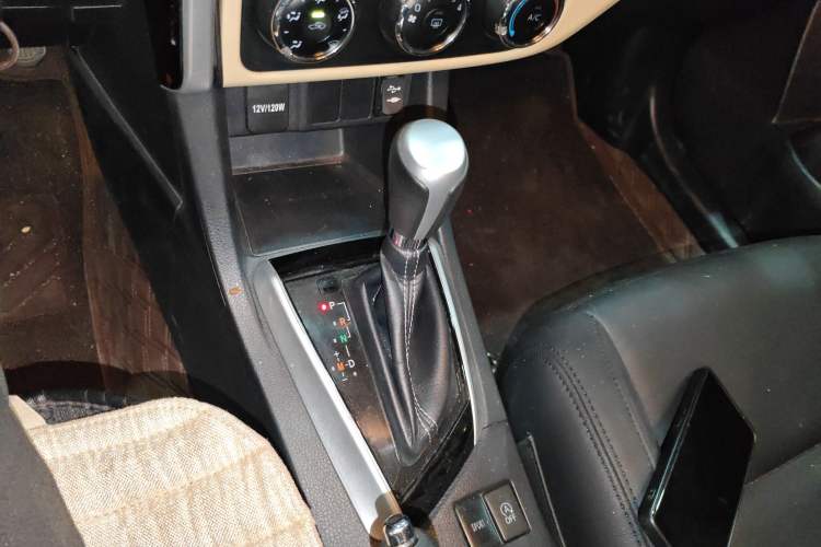 Used Toyota Levin 2017 Revised 185T CVT Elite Edition China V Standard Gear Lever