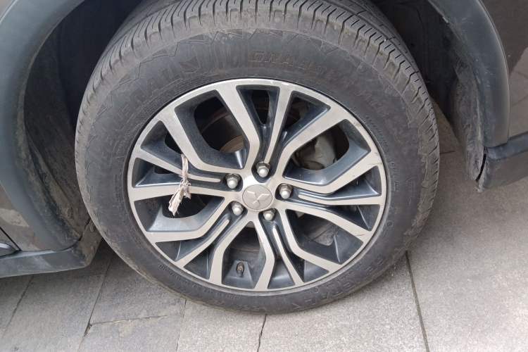 Used Mitsubishi Outlander 2018 2.0L Two-Wheel Drive Glory Edition 5 Seats Right Front Wheel Hub