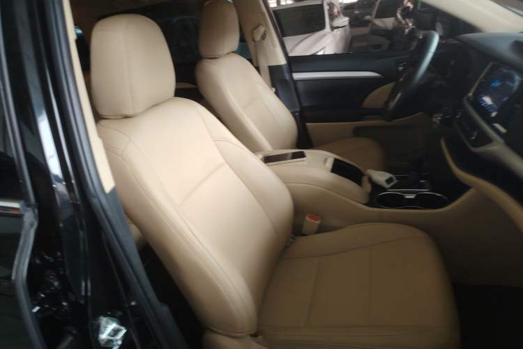 Used Toyota Highlander 2018 2.0T Two-Wheel Drive Elite Version 5 Seats China VI Standard Right Front Seat