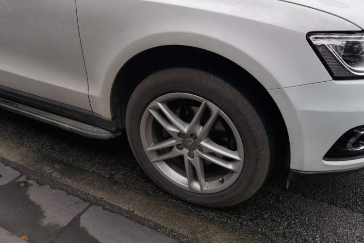 Used Audi Q5 2017 40 TFSI Ambition Edition Right Front Wheel Hub