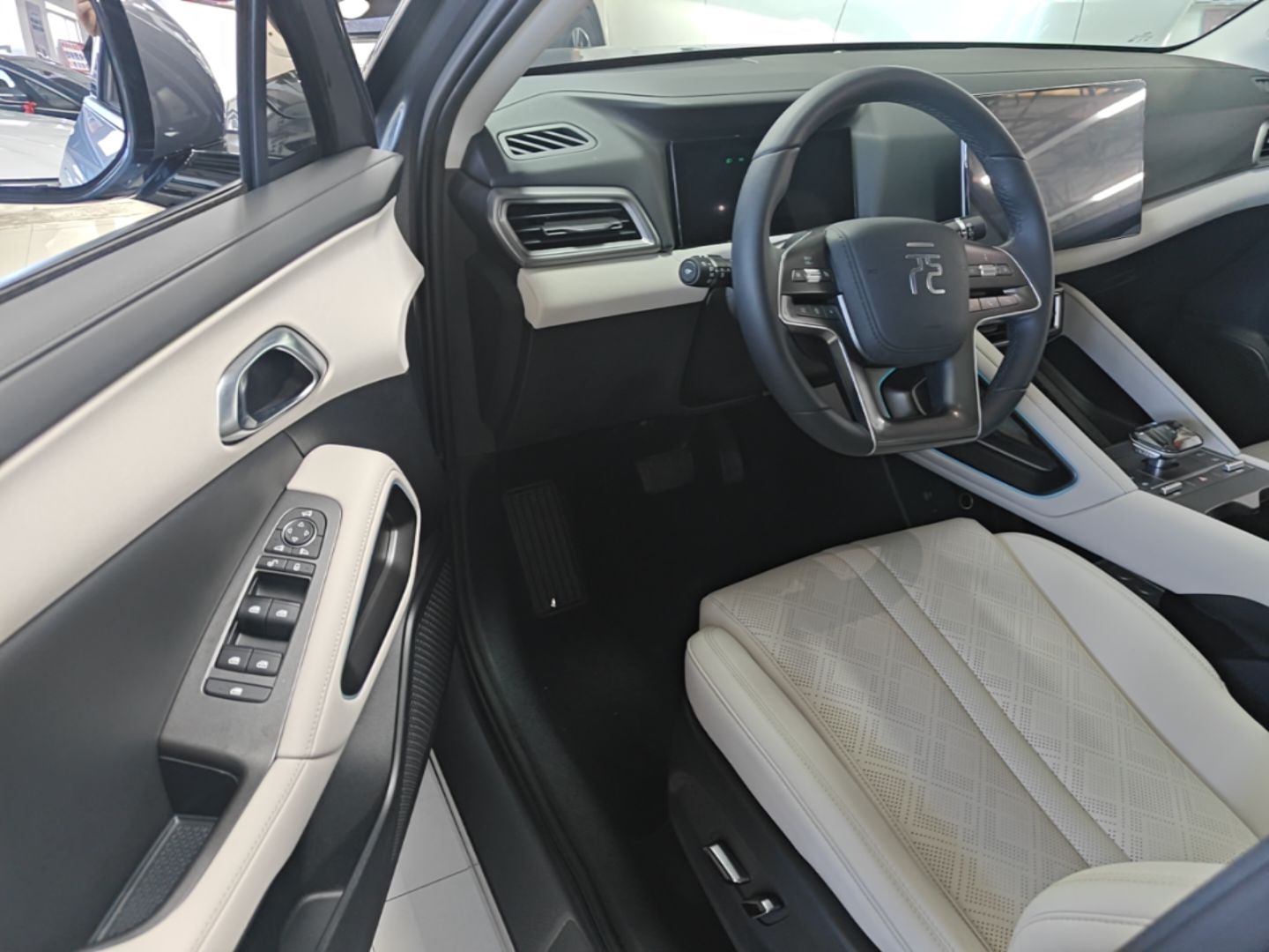 BYD Yuan UP 2024 401KM Beyond Edition — снимка 18