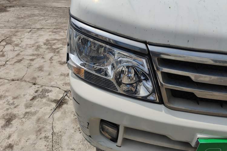 Used Jinbei Hiace 2011 2.0L 5th Generation Kuaiyunwang Standard Version 4G19 Right Front Headlight