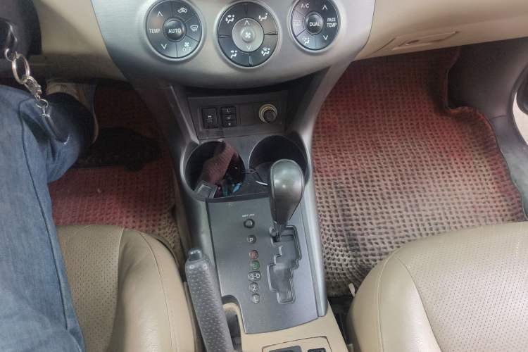 Used Toyota RAV4 2011 2.0L Automatic Luxury Edition Gear Lever