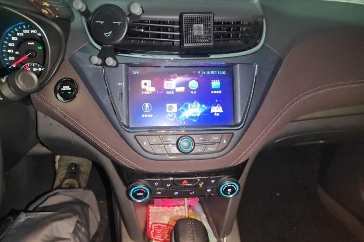 Used Chevrolet Malibu 2016 2.0L Automatic Luxury Edition Audio And AC Panel