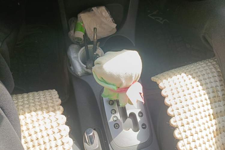 Used Kia Sportage 2013 2.0L Automatic Two-Wheel Drive GLS Trim Gear Lever