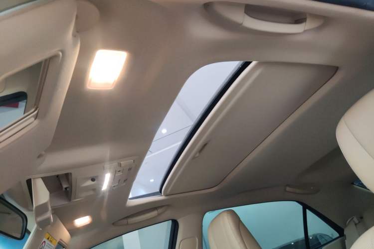 Used Toyota Crown 2018 2.0T Fashion Edition
