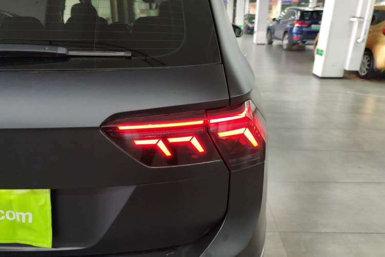 Used Volkswagen Tiguan L 2023 Restyled 330TSI Automatic Two-Wheel Drive R-Line Enhanced Comfort Version Right Rear Taillight