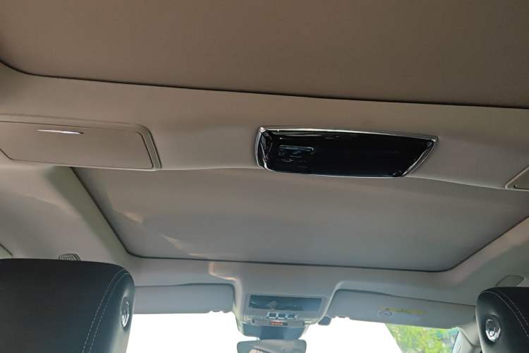 Used Jaguar XJ 2018 XJL 3.0 SC Two-Wheel-Drive Panoramic Business Edition
