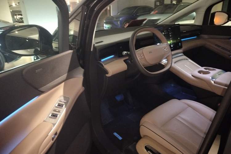 Used XPeng X9 2025 740 Ultra-Long Range Max
