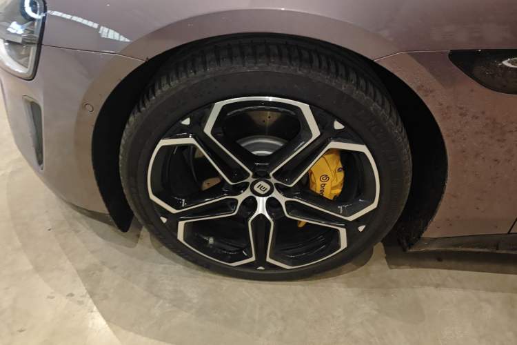 Used Xiaomi Auto SU7 2024 Four-Wheel Drive Ultra-Long Range Advanced Intelligent Driving Max Edition
