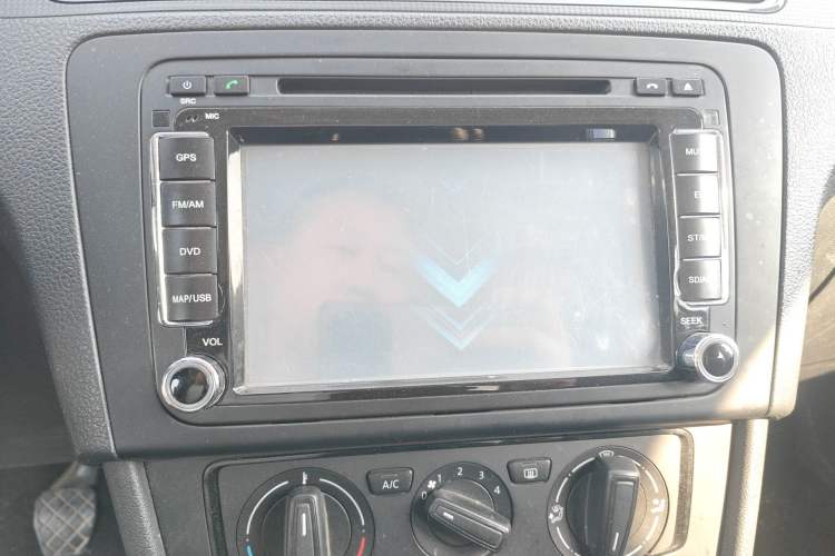 Used Volkswagen Santana 2013 1.6L Manual Fashion Edition Audio And AC Panel