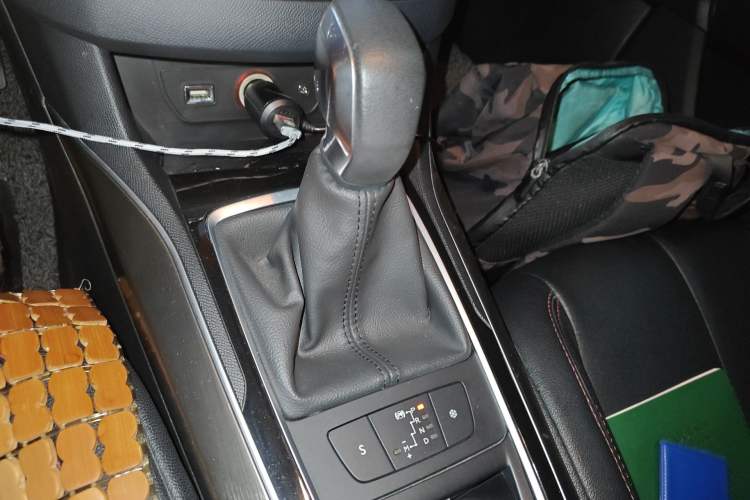 Used Peugeot 408 2015 1.2T Automatic Luxury Edition Gear Lever