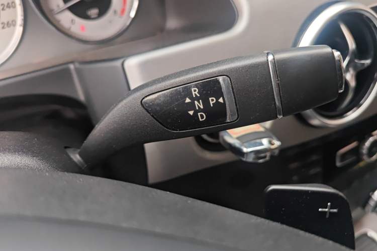 Used Mercedes-Benz GLK-Class 2014 GLK 260 4MATIC Dynamic Model Gear Lever