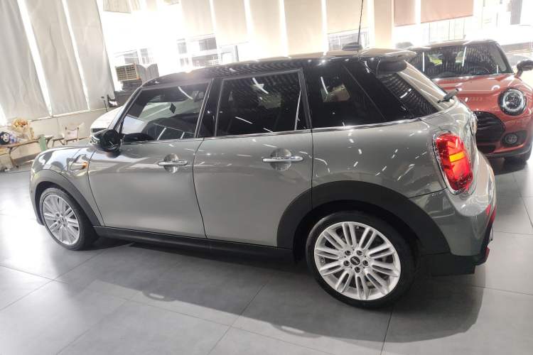 Used MINI MINI 2022 Updated 1.5T COOPER Classic Edition Five-Door Version
