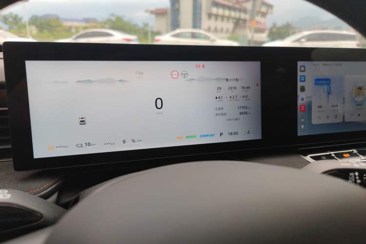 Used Roewe D5X DMH 2024 135 Tech Edition
