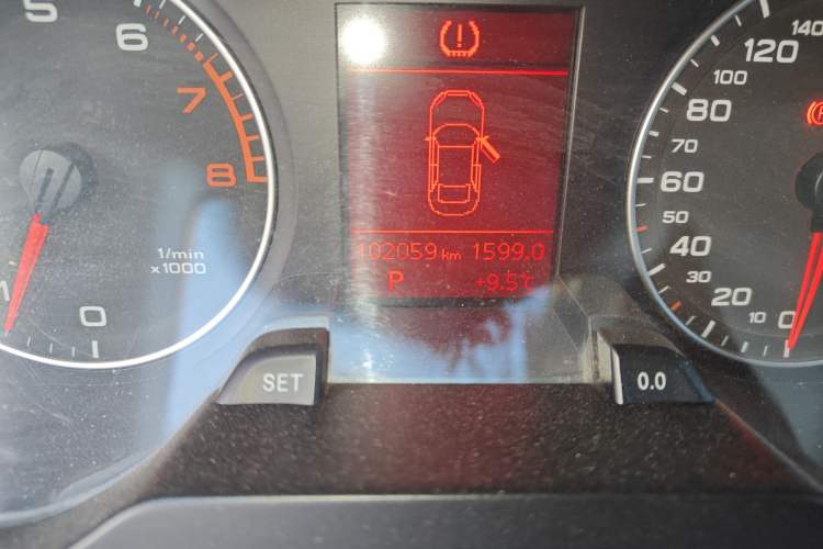 Used Audi A4L 2012 2.0 TFSI automatic Comfort trim level