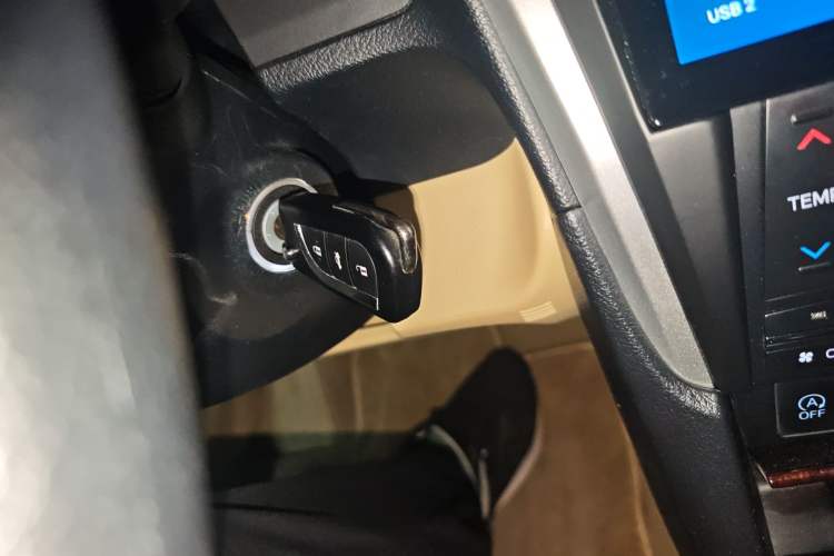 Used Toyota Camry 2016 2.0E 10th Anniversary Elite Edition Vehicle Key