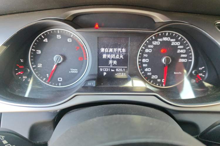 Used Audi A4L 2016 35 TFSI Automatic Comfort Model Odometer Close Up